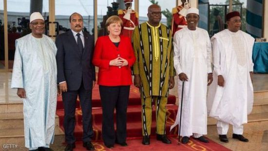 "ميركل" تتعهد بمساعدة بوركينا فاسو من أجل تعزيز قواتها الدفاعية