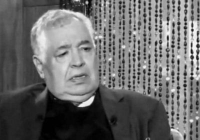 وفاة الكاتب الدبلوماسي "الفقيه" في القاهرة عن عمر يناهز 77 عامًا