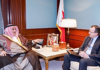 وزير الخارجية البحريني يلتقي سفير الولايات المتحدة