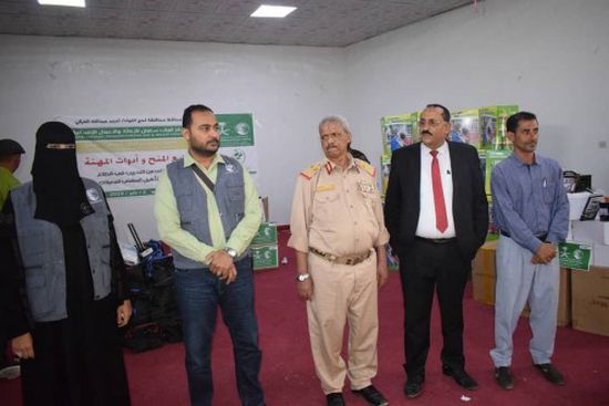 بتمويل سعودي.. محافظ لحج يشهد تسليم مساعدات الأسر المعيلة (صور) 