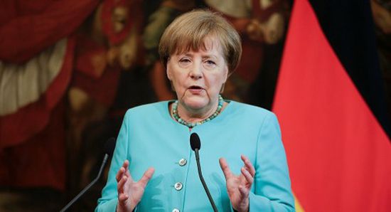 ميركل تطالب الاتحاد الأوروبي بتبني موقف مشترك تجاه الأزمة الليبية 