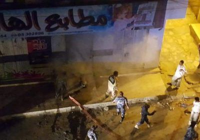 فرق الدفاع المدني بالمكلا تتدخل لإخماد حريق مطابع الهاشمية