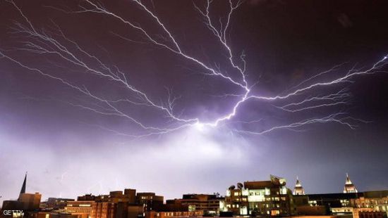 موجة من العواصف والامطار الغزيرة تتسبب بفيضانات في أمريكا