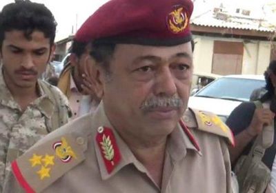 بعد أزمة نقل الدائرة لمأرب.. مدير الدائرة المالية بالجيش يغادر إلى الرياض