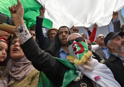 آلاف الجزائريين يخرجون في مظاهرات اليوم للمطالبة برحيل رموز النظام السابق