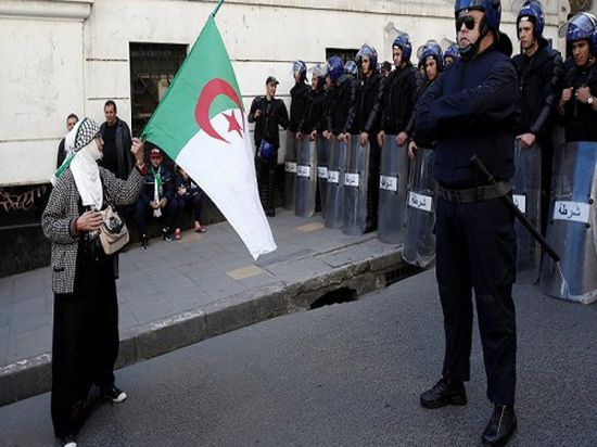 قرار جزائري بسحب الحراسة الشخصية من قادة المعارضة