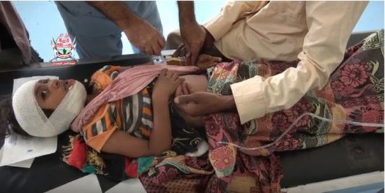 إصابة طفلة بشظايا قذيفة حوثية في مديرية حيس بالحديدة (فيديو)&nbsp;