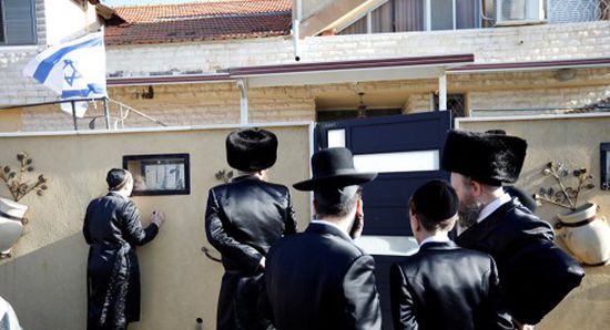 وزير الداخلية الإسرائيلي يختبأ في قبو تحت الأرض هربًا من أحداث المدينة الدامية