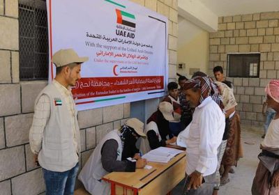 الهلال الأحمر الإماراتي يوزع 100 طن مواد غذائية على أكثر من 1200 من أسر الشهداء بلحج