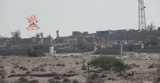 مليشيات الحوثي تستهدف مواقع العمالقة في الدريهمي بالحديدة