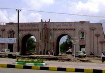 شاهد.. كيف يحشد الحوثي للقتال باختبارات طلاب جامعة إب؟