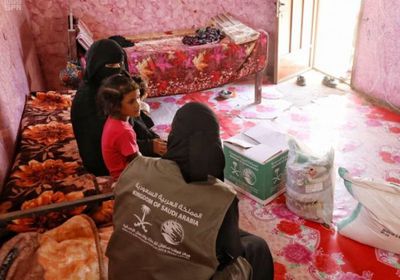 سلمان للإغاثة يسلّم السلة الغذائية الشهرية لأسر الأيتام في عدة محافظات يمنية