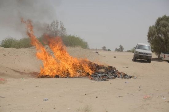 في أول يوم رمضان..إتلاف 15 طنًا من المواد الغذائية منتهية الصلاحية في مأرب