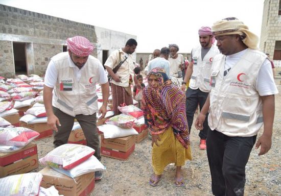 "أخبار الساعة": أيادي العطاء الإماراتية تمتد إلى اليمن في شهر رمضان