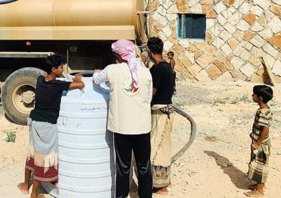 "سقيا الأمل" تواصل تسيير ناقلات المياه النقية إلى مختلف مناطق سقطرى