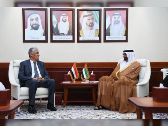 وزير شؤون الدفاع الإماراتي يجتمع بالسفير اليمني لبحث آخر المستجدات