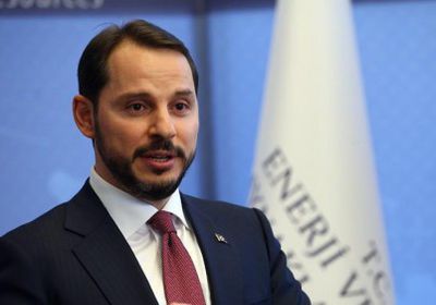 الشريف يهاجم وزير المالية التركي: فاشل ومتعجرف