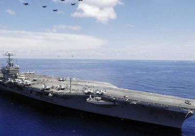 البحرية الأمريكية: تهديدات إيران لن تمنعنا من إرسال حاملة طائرات عبر مضيق هرمز