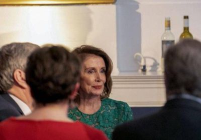 رئيسة مجلس النواب: الولايات المتحدة تمر بأزمة دستورية بسبب ترامب