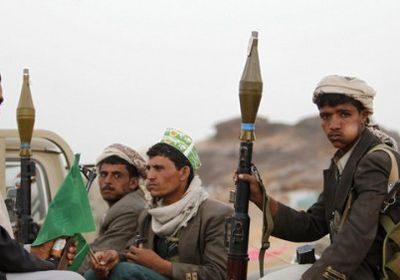 صحيفة دولية: المليشيات الحوثية تقتل القتيل و "تتاجر سياسيًا" بجنازته