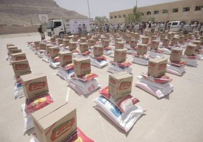 الهلال الإماراتي يوزع 500 سلة غذائية في وادي حضرموت (صور)