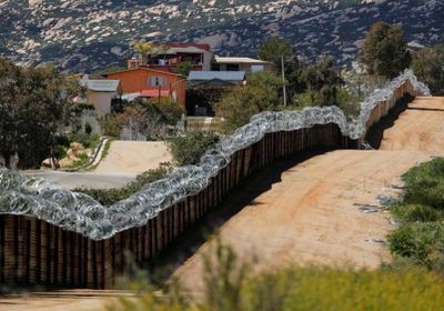 البنتاجون يستقطع 600 مليون دولار من مخصصات أفغانستان لبناء الجدار الحدودي مع المكسيك