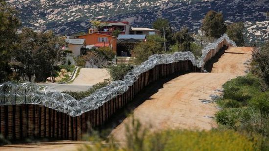 البنتاجون يستقطع 600 مليون دولار من مخصصات أفغانستان لبناء الجدار الحدودي مع المكسيك
