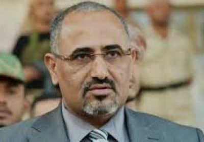 شاهد.. موقف إنساني للرئيس الزبيدي تدمع له الأعين