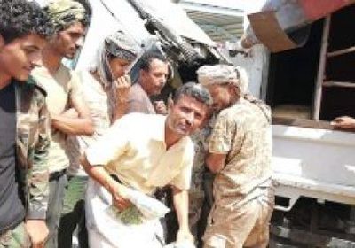 الحزام الأمني يضبط نص طن حشيش خلال تهريبها إلى عدن (صور)