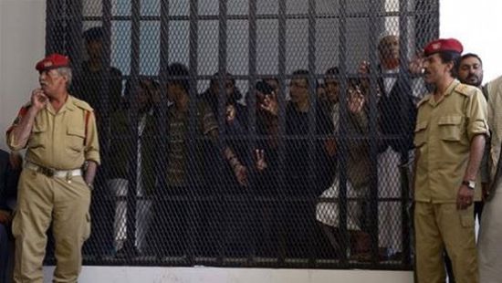 تعذيبٌ في السجون القاتلة.. مسامير الحوثي تنهش عظام المختطفين