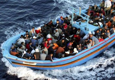 إيطاليا.. توقيف 70 مهاجرًا ونقلهم إلى جزيرة لامبيدوسا