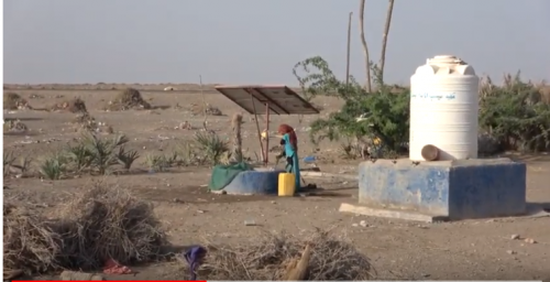 قذائف الحوثي تشرد الأسر من منازلهم في منطقة الجبلية (فيديو)