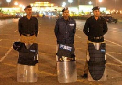 الأمن الباكستاني يفتش فندقا فاخرا بعد مقتل  5 أشخاص على يد مسلحين