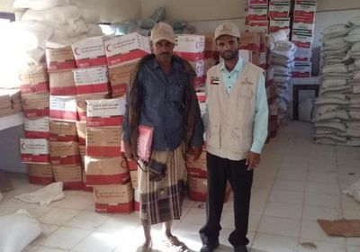 للأسبوع الثاني.. صرف المعونة الغذائية المقدمة من الهلال الأحمر الإماراتي على أسر الشهداء بردفان&nbsp; 