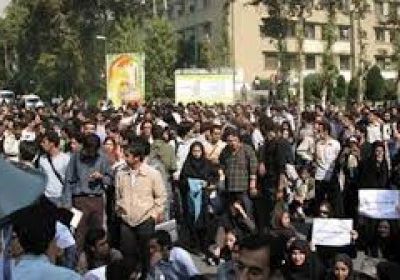 سياسي يكشف حقيقة الاحتجاجات الطلابية بطهران 	