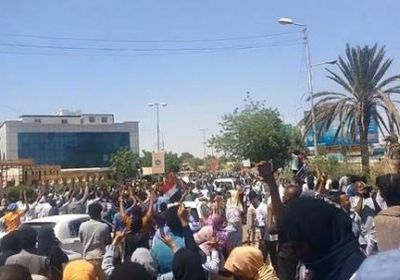 المجلس العسكري السوداني: مقتل ضابط وإصابة 3 آخرين خلال مواجهات مع المحتجين