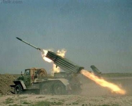 عاجل.. مليشيات الحوثي تستهدف مناطق مأهولة بالسكان في شمال الضالع