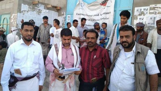 برنامج الغذاء العالمي يبدأ صرف بطاقات المساعدات الإنسانية للمستفيدين في عتق بشبوة