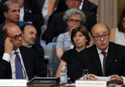 وزير الخارجية الإيطالي يبحث مع نظيرة الفرنسي مستجدات العملية العسكرية بليبيا