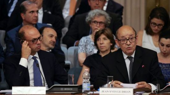 وزير الخارجية الإيطالي يبحث مع نظيرة الفرنسي مستجدات العملية العسكرية بليبيا