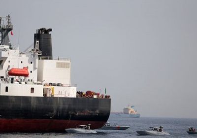 مع الاتهامات الجديدة لإيران والحوثي.. عمان تدين الهجوم على السفن التجارية قبالة الفجيرة