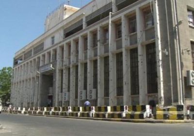 وفد الحكومة اليمنية بمحادثات عمان: الحوثي يصر على تقسيم البنك المركزي