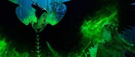 شاهد النجمة أنجلينا جولي من كواليس فيلمها Maleficent: Mistress of Evil