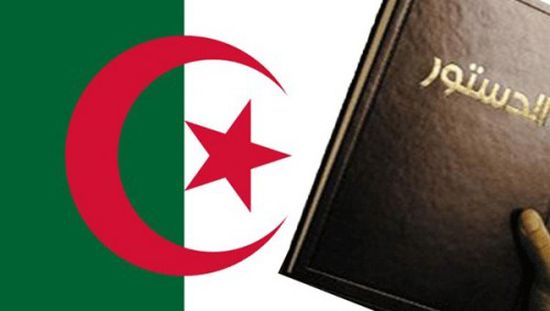 رئيس الوزراء الجزائري الأسبق يدعو إلى قراءة متأنية للدستور لإيجاد حل سياسي