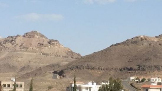 التحالف وقطع الذراع الحوثية.. ماذا تعرف عن جبل عطان؟