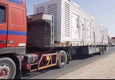 قادمة من دولة الإمارات.. وصول مولدات كهربائية جديدة لمديريات المهرة