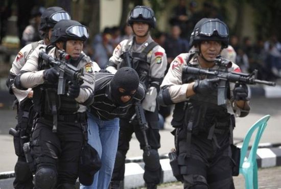 اعتقال عشرات الأندونسيين للاشتباه في صلتهم بداعش