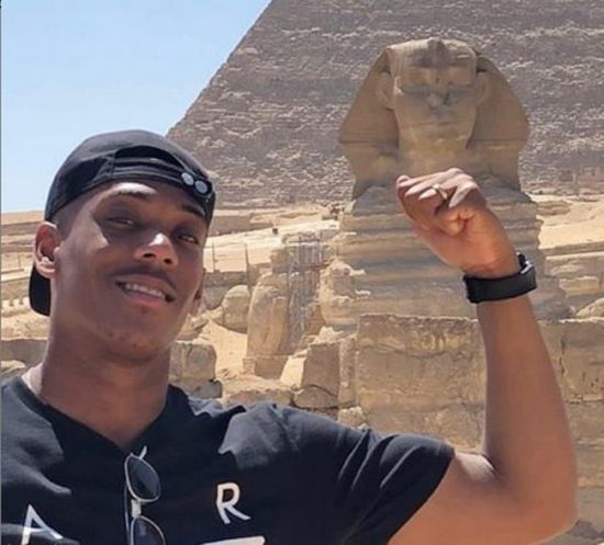 نجم مانشستر يونايتد يقضي عطلة قصيرة في مصر 