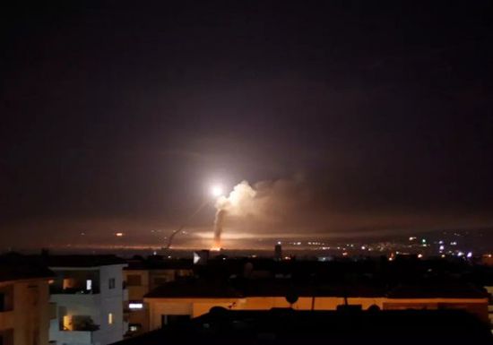 دفاعات النظام السوري تتصدى لصواريخ أطلقتها إسرائيل