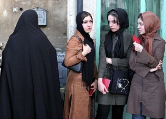 الحرس الثوري الإيراني يشن حملة اعتقالات على عارضات أزياء على الإنترنت